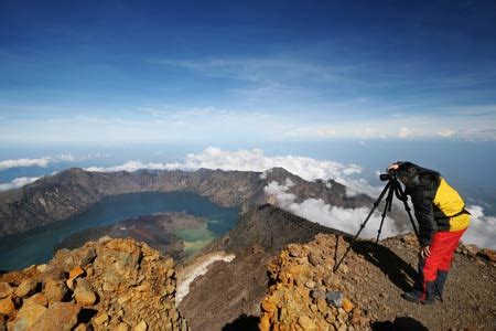 Keamanan dalam Melakukan Adventure: Tips Mengambil Foto yang Bagus di Gunung Rinjani